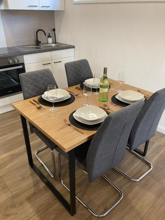 Moderne Ferienwohnung Mit Balkon Herxheim Exterior foto